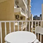 Apartamento Tower Road & Penthouse With Heated Jacuzzi *