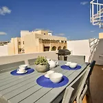 Tower Road & Penthouse With Heated Jacuzzi