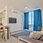 Tower Road & Penthouse With Heated Jacuzzi *