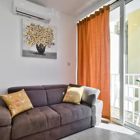 Tower Road & Penthouse With Heated Jacuzzi סליאמה