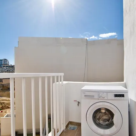 Tower Road & Penthouse With Heated Jacuzzi Lägenhet Sliema