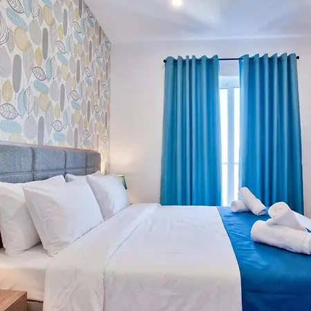 Tower Road & Penthouse With Heated Jacuzzi Apartamento