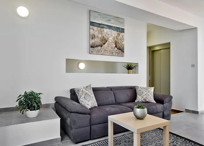 아파트 2-bedroom And Penthouse With Jacuzzi 슬리에마