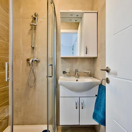 2-bedroom And Penthouse With Jacuzzi Apartment *